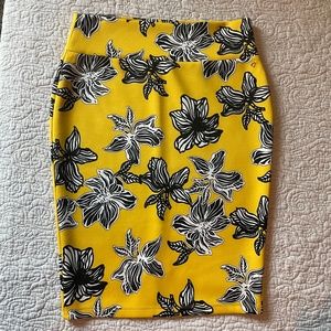 Thalia Sodi Women's Scuba Pencil Skirt Yellow with Black & White Floral Print